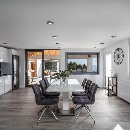 Villa Dream With Private Pool, 2 Bedrooms With En-Suite Bathrooms, Sea View Omiš Eksteriør billede