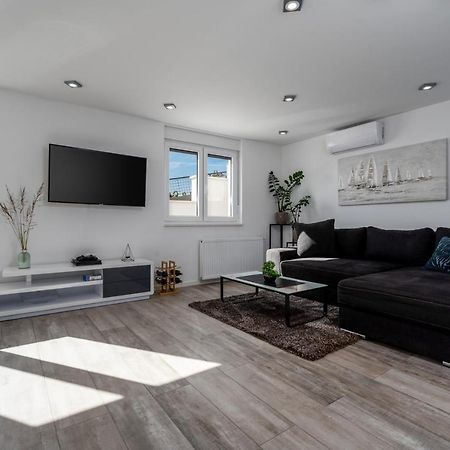 Villa Dream With Private Pool, 2 Bedrooms With En-Suite Bathrooms, Sea View Omiš Eksteriør billede