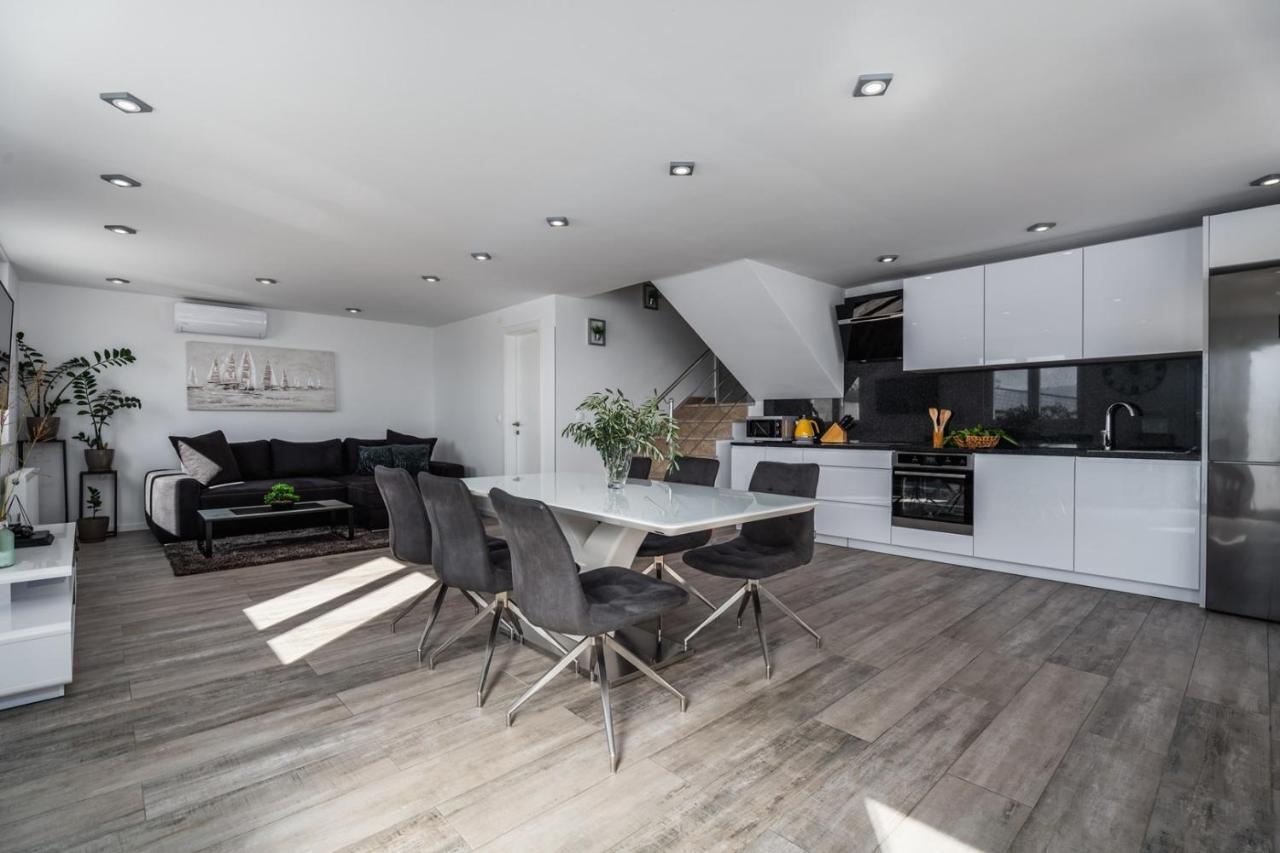 Villa Dream With Private Pool, 2 Bedrooms With En-Suite Bathrooms, Sea View Omiš Eksteriør billede