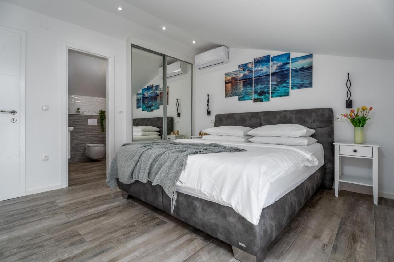 Villa Dream With Private Pool, 2 Bedrooms With En-Suite Bathrooms, Sea View Omiš Eksteriør billede